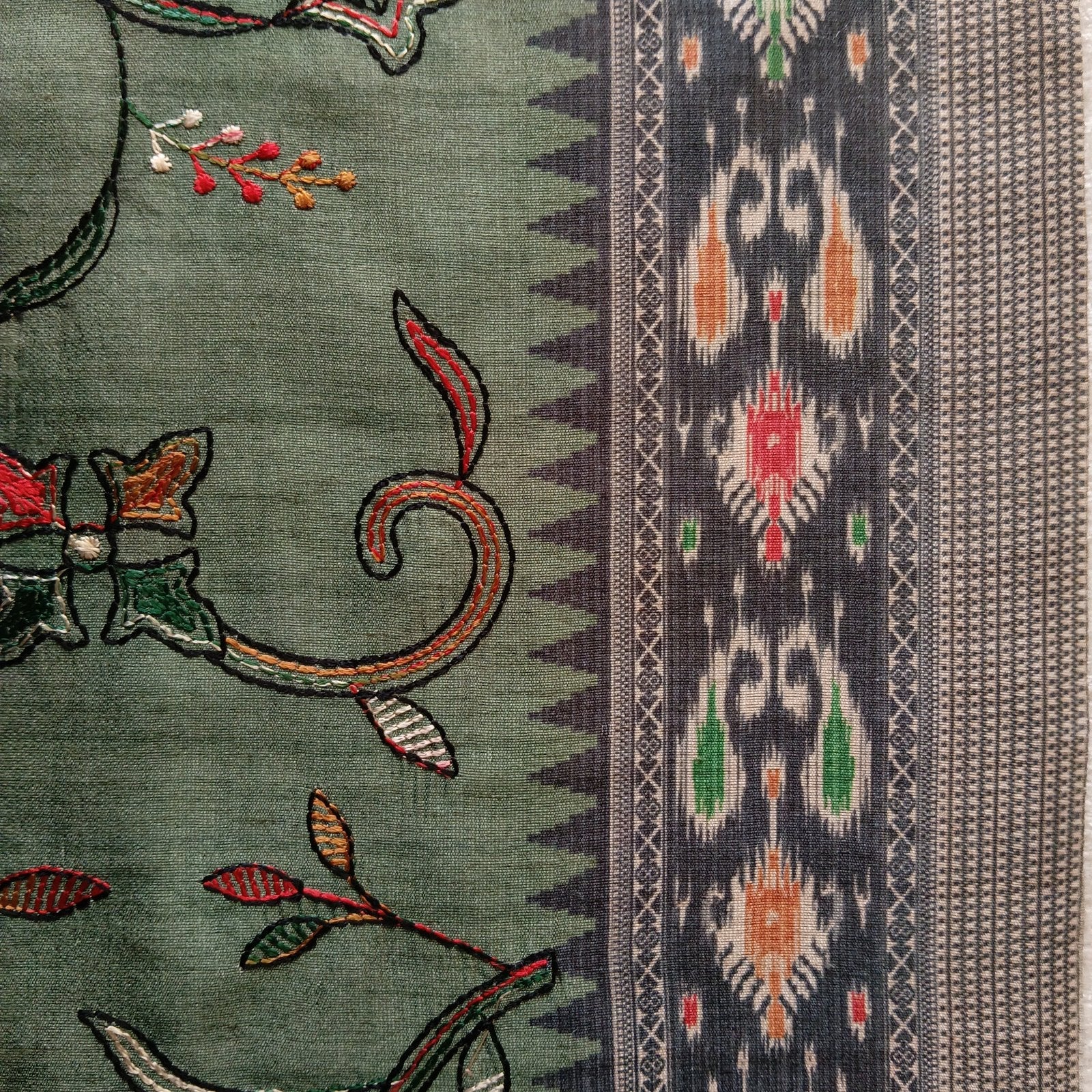 Jangla Jaal Saree - Olive Green, embroidery detail